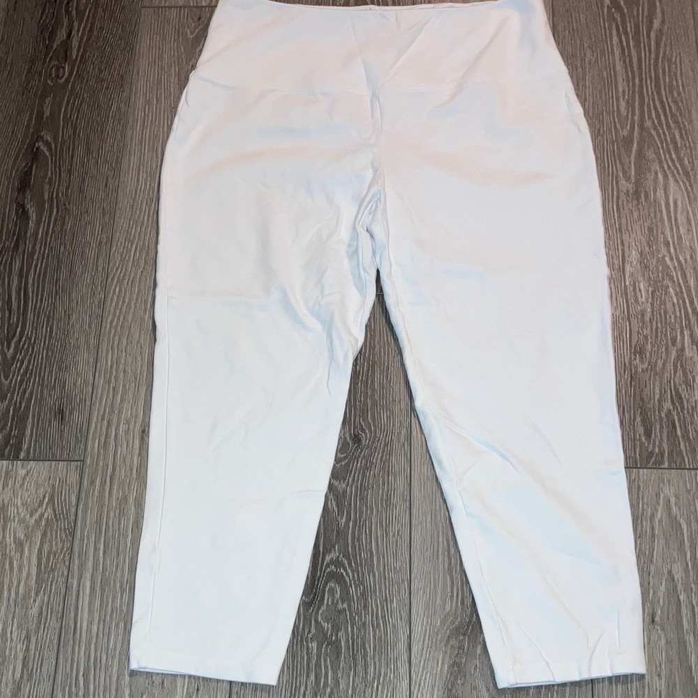 Jones New York White Capris